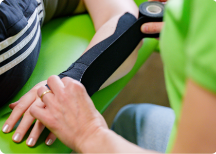 Kinesio-Tape Anlage bei Erft-Physio